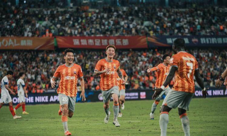 中国足球突传坏消息！权威媒体曝出争议猛料，中超盛世彻底终结了