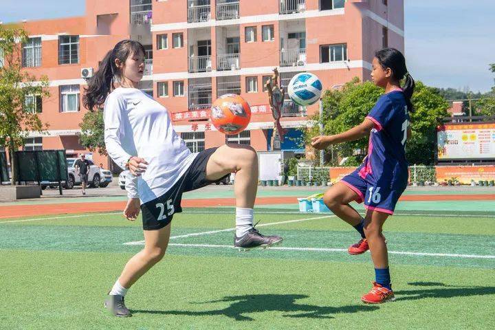 央媒点赞！看重庆石柱三河镇小学女子足球队，如何“踢”出精彩人生