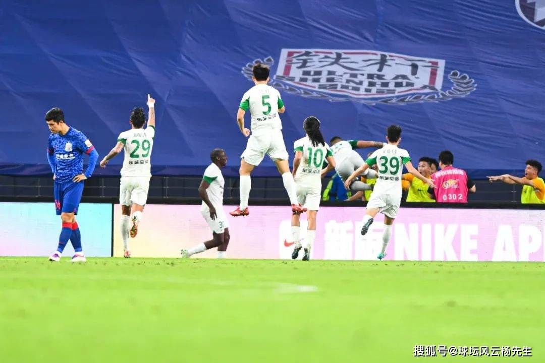 2-1逆转取胜，浙江队完成对上海申花的复仇，获得亚冠资格！