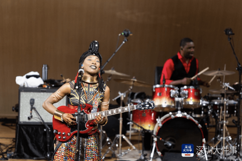 非洲天后法图玛塔·迪亚瓦拉首次来华演出，鹏城欢唱非洲旋律