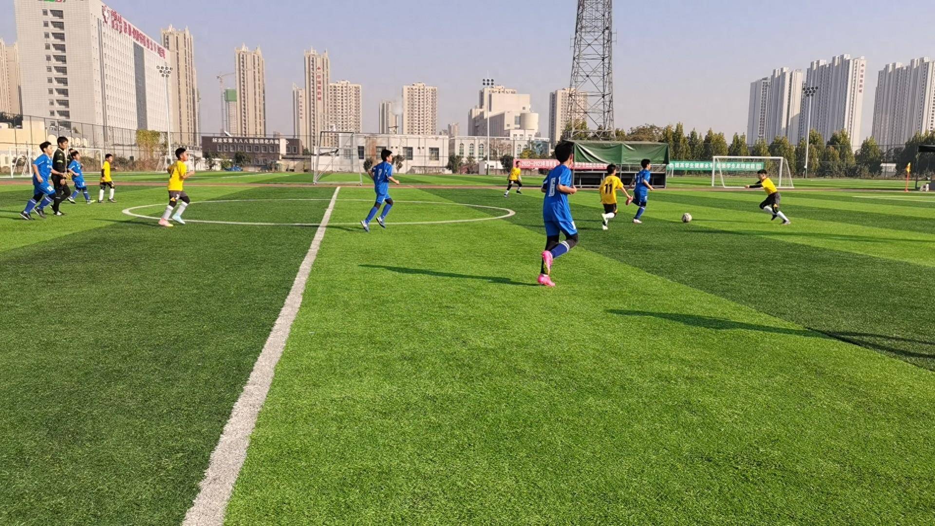 郑州市“市长杯”青少年校园足球联赛小学男子甲级（甲乙组）开战
