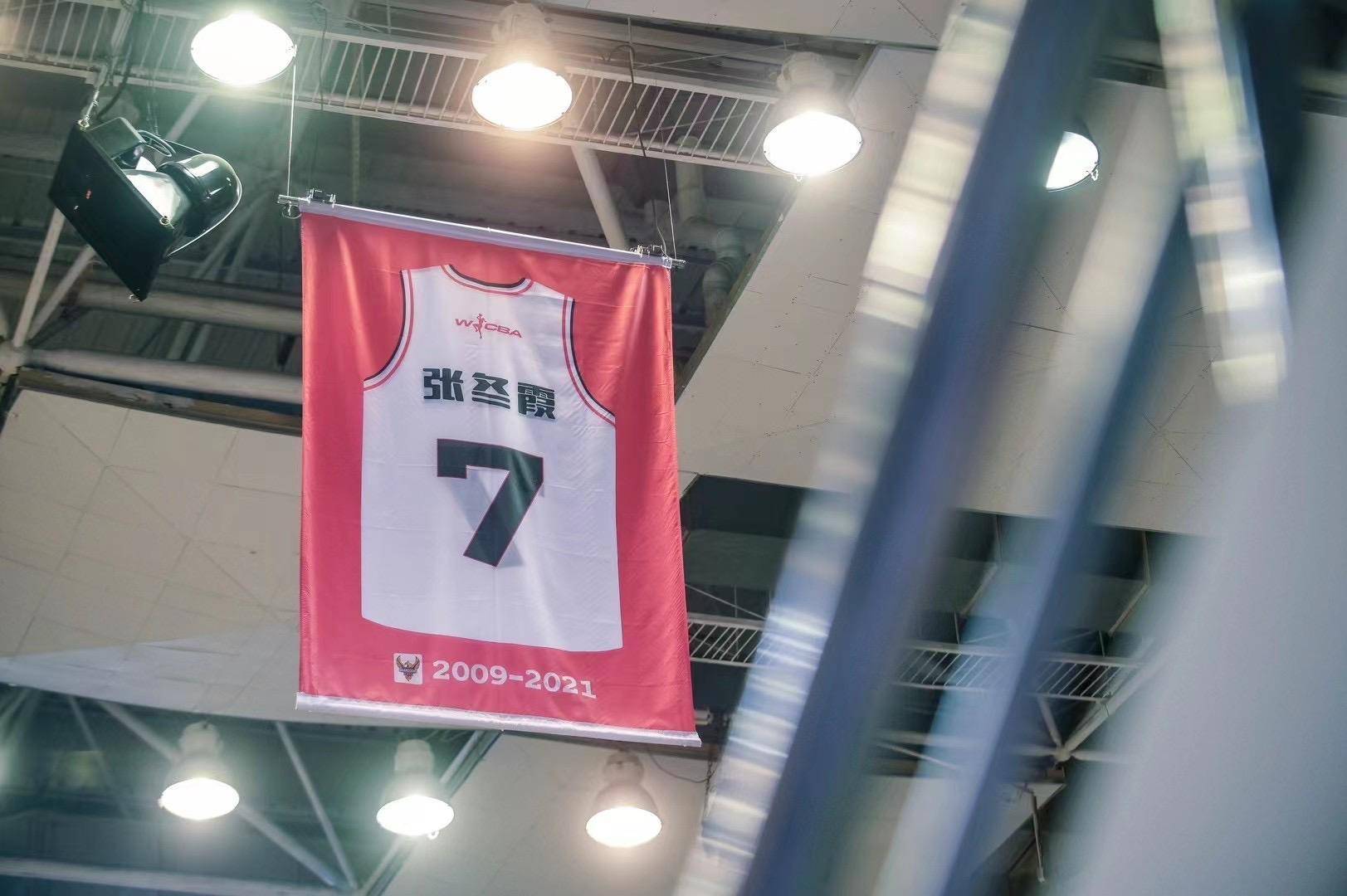 【WCBA】广东女篮新赛季主场开门红，为老队长张冬霞举办退役仪式