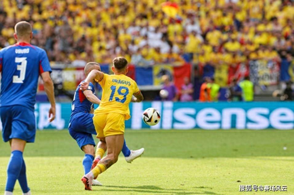 1-1！欧洲杯疑似默契球，双方携手出线同庆祝，只有乌克兰在哭泣