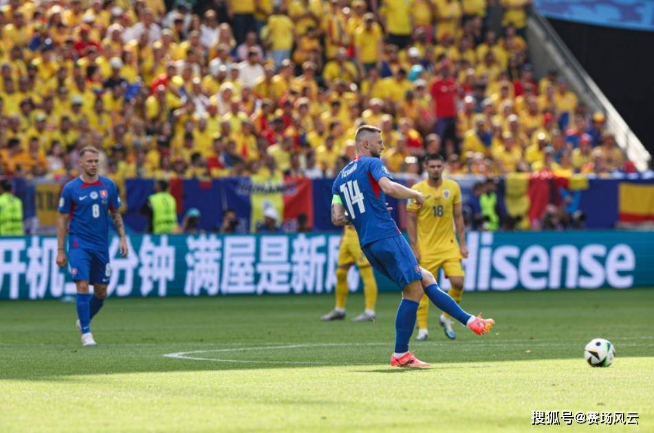 1-1！欧洲杯疑似默契球，双方携手出线同庆祝，只有乌克兰在哭泣