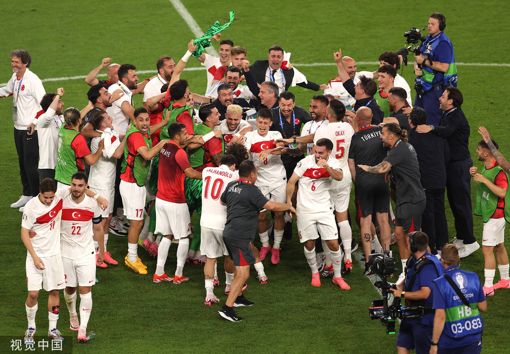 欧洲杯-恰10破门 土耳其第94分钟绝杀2-1十人捷克出线
