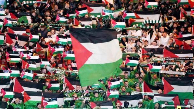 英媒：欧冠球场上，大批凯尔特人球迷亮出巴勒斯坦国旗