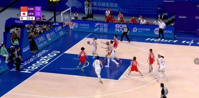 中国女篮险胜日本队，李梦的妆容引发关注