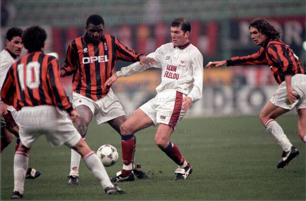 【资料】AC米兰1995-1996赛季欧洲联盟杯-下，遭遇大逆转，无缘4强