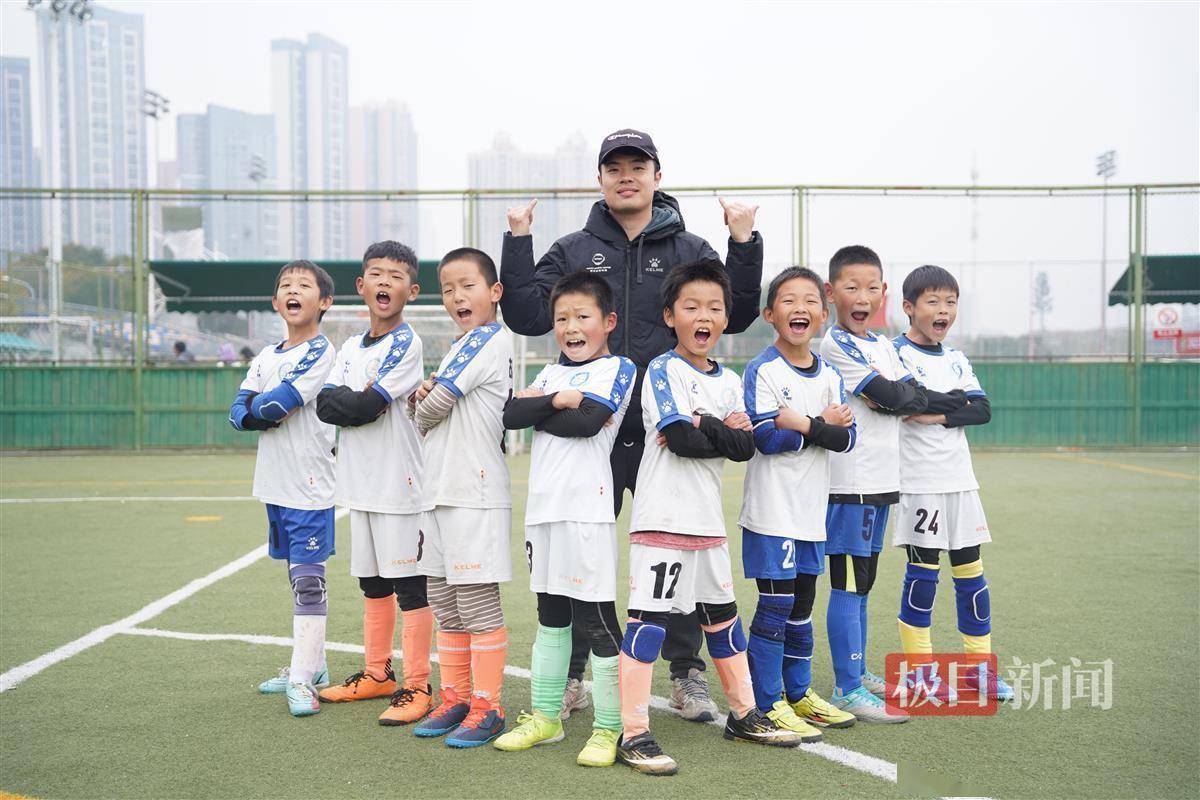 这所小学夺得武汉市校园足球联赛冠军