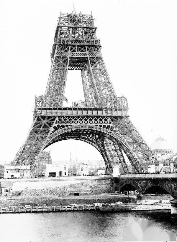 建成巴黎铁塔，埃菲尔回击质疑