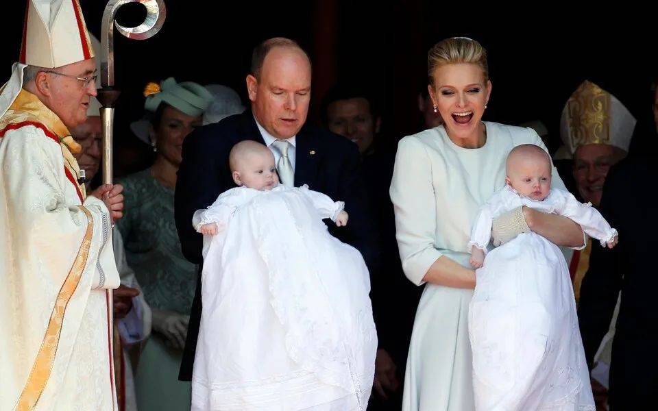 摩纳哥王妃被喷“败家”，8年花1亿网友表示“花少了”，难道留给亲王情妇？
