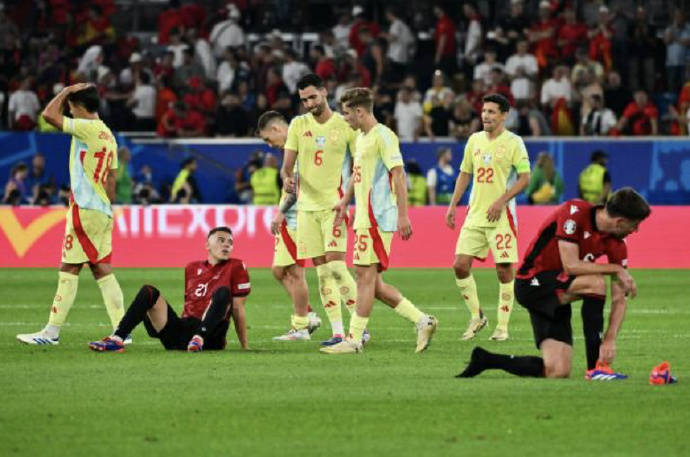 西班牙一场1-0，保送法国荷兰英格兰晋级！8大豪门锁定欧洲杯16强