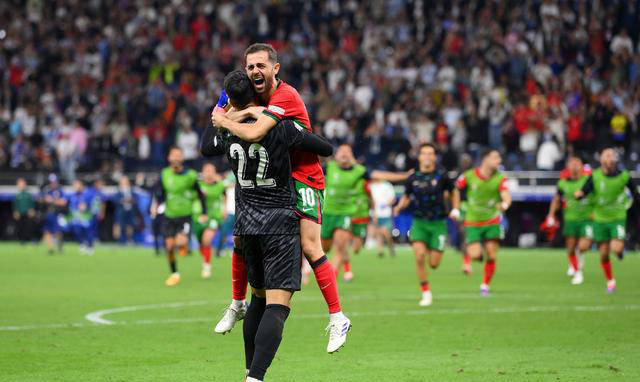 欧洲杯8强产生！五大夺冠热门晋级，C罗率葡萄牙险胜斯洛文尼亚